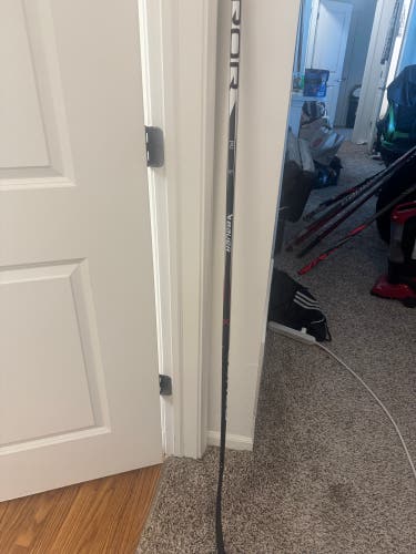 Senior Bauer Vapor X Right Handed Hockey Stick P92 65 Flex Pro Stock (Used)