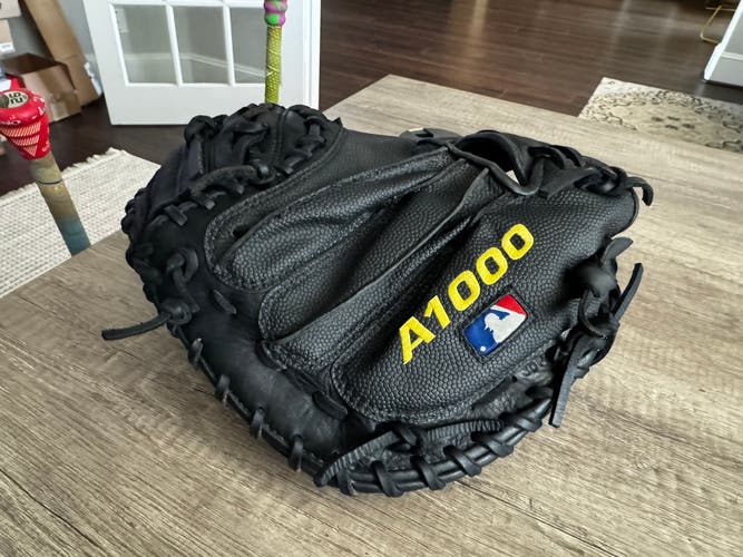 Wilson A1000 RH Catcher's Glove 32.5" (Used)