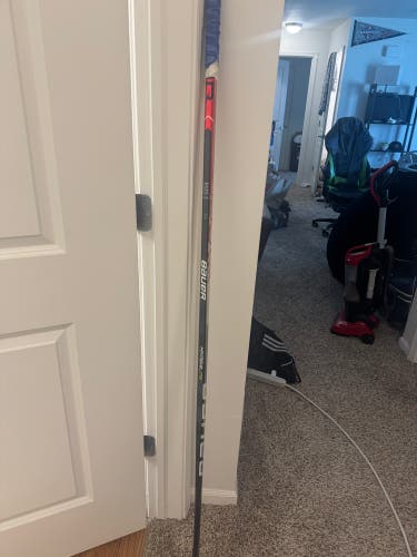 Senior Bauer Vapor Hyperlite Right Handed Hockey Stick P92M 77 Flex Pro Stock (Used)