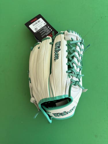 New Wilson A1000 RH Outfield Softball Glove 12.5"