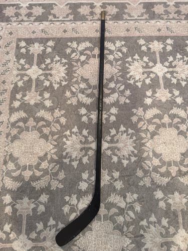 Junior True A Series Black Right Handed Hockey Stick MC 40 Flex (Used)