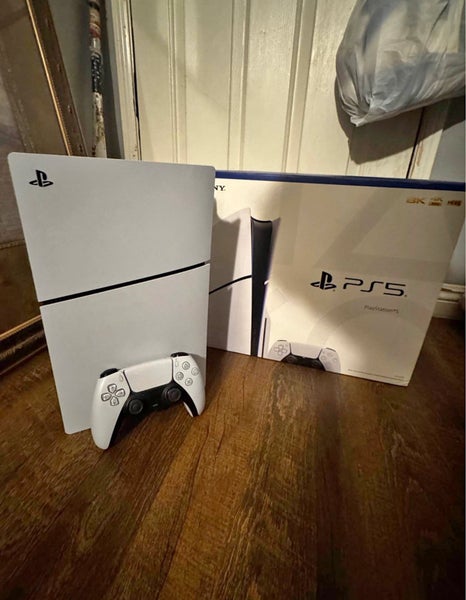 PS5 console with 1 controller slim disc 1tb storage