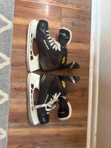 Black 2015 Bauer Supreme 140 Hockey Skates Regular Width 9 (Used)