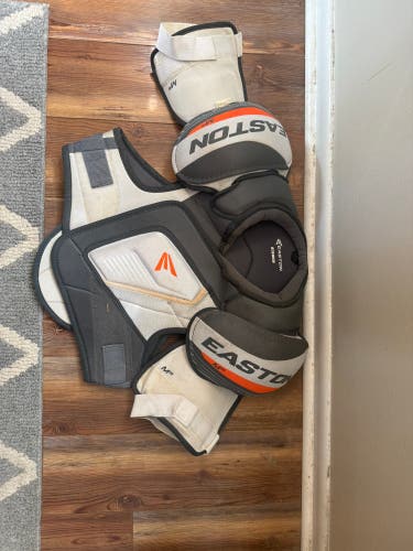 Men's Large Senior Easton M3 Shoulder Pads (Used)