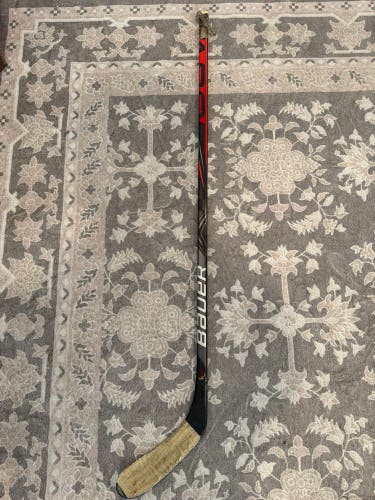 Junior Bauer Vapor Flylite Right Handed Hockey Stick P28 50 Flex (Used)