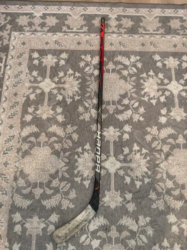 Youth Bauer Vapor Flylite Right Handed Hockey Stick P92 30 Flex (Used)