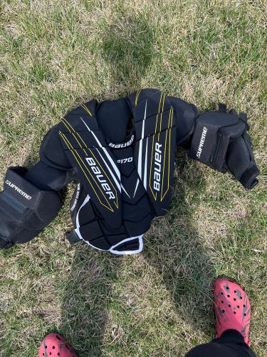 Large Bauer Supreme S170 Goalie Chest Protector (Used)