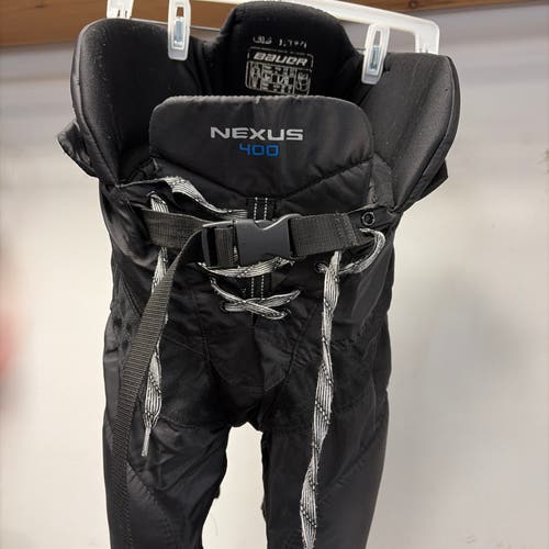 Junior Size Large Bauer Nexus 400 Ice Hockey Player Pants.