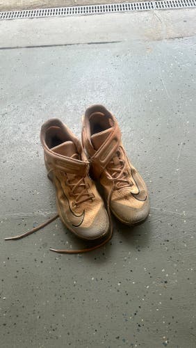 White Men's Size M 12.0 (W 13.0) Adult Nike Nike alpha huarache elite 4 High Top Metal (Used)