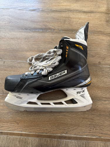 2015 Bauer Supreme TotalOne MX3 Hockey Skates Regular Width 9 (Used Less than 10 times)