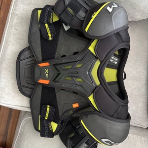 Men's Large Senior CCM Tacks XF Pro Shoulder Pads (Used)