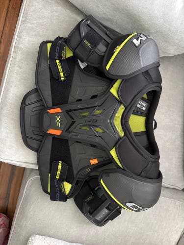 Men's Large Senior CCM Tacks XF Pro Shoulder Pads (Used)