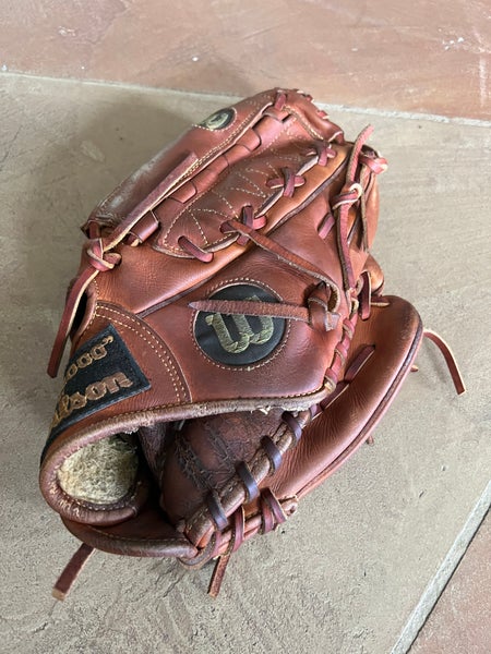 Wilson RH A2000 Baseball Glove 11.75" (Used)