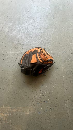 Easton Future legend RH Catcher's Baseball Glove (Used)