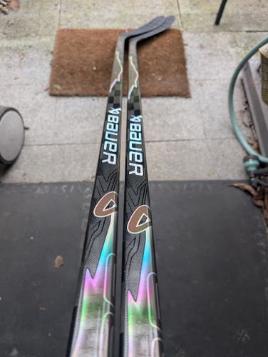 2-pack - Brand New RH Pro Stock Bauer Vapor Flylite Stick - 77 flex / P28