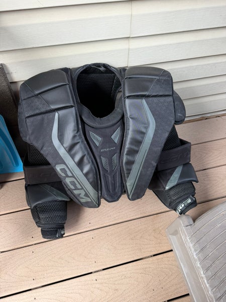 Large CCM EFlex 6.9 Goalie Chest Protector (Used)