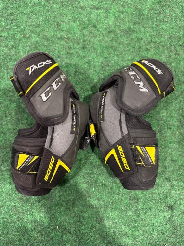 Junior Medium CCM Tacks 9080 Elbow Pads (Used)