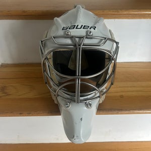 Senior Medium Bauer 950 Goalie Mask (Used) Non Certified Cat Eye Cage