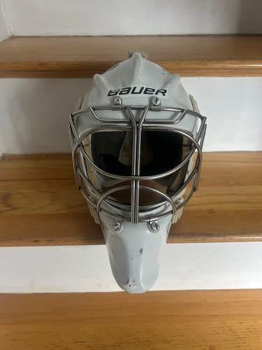 Senior Medium Bauer 950 Goalie Mask (Used) Non Certified Cat Eye Cage
