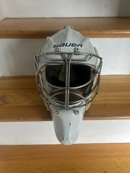 Senior Medium Bauer 950 Goalie Mask (Used) Non Certified Cat Eye Cage