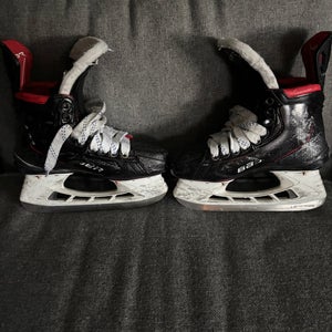 Bauer Vapor 3X Pro Hockey Skates Size 2.5 (Used)
