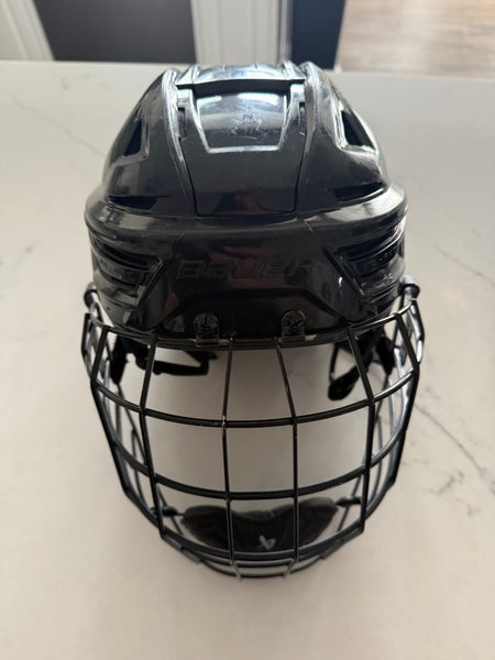 Large Bauer Re-Akt 155 Helmet (Used)