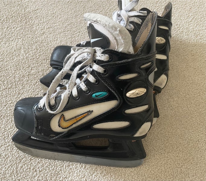 Black/White 1996 Nike Air Zoom Hockey Skates Regular Width Size 3.5 (Used)