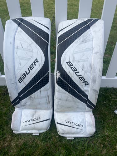 Small Bauer Vapor X700 Goalie Leg Pads (Used)