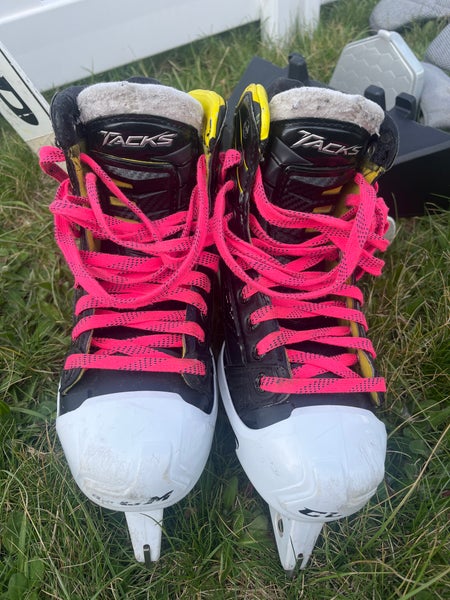 CCM Tacks 6092 Hockey Goalie Skates Regular Width 7.5 (Used)