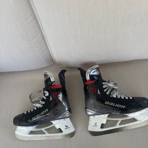 2023 Bauer Vapor X5 Pro Hockey Skates Narrow Width 6.5 (Used)