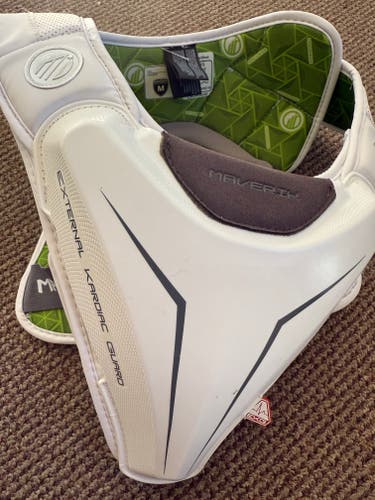 Medium Maverik (New) M5 Shoulder Pads
