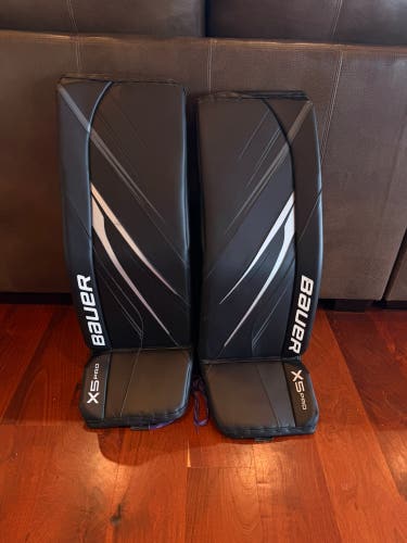 Medium Bauer Vapor X5 Pro Goalie Leg Pads (Used)
