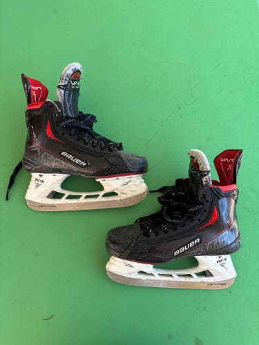 Intermediate Bauer Vapor 3X Pro Hockey Skates | Size 4.5 Fit 2