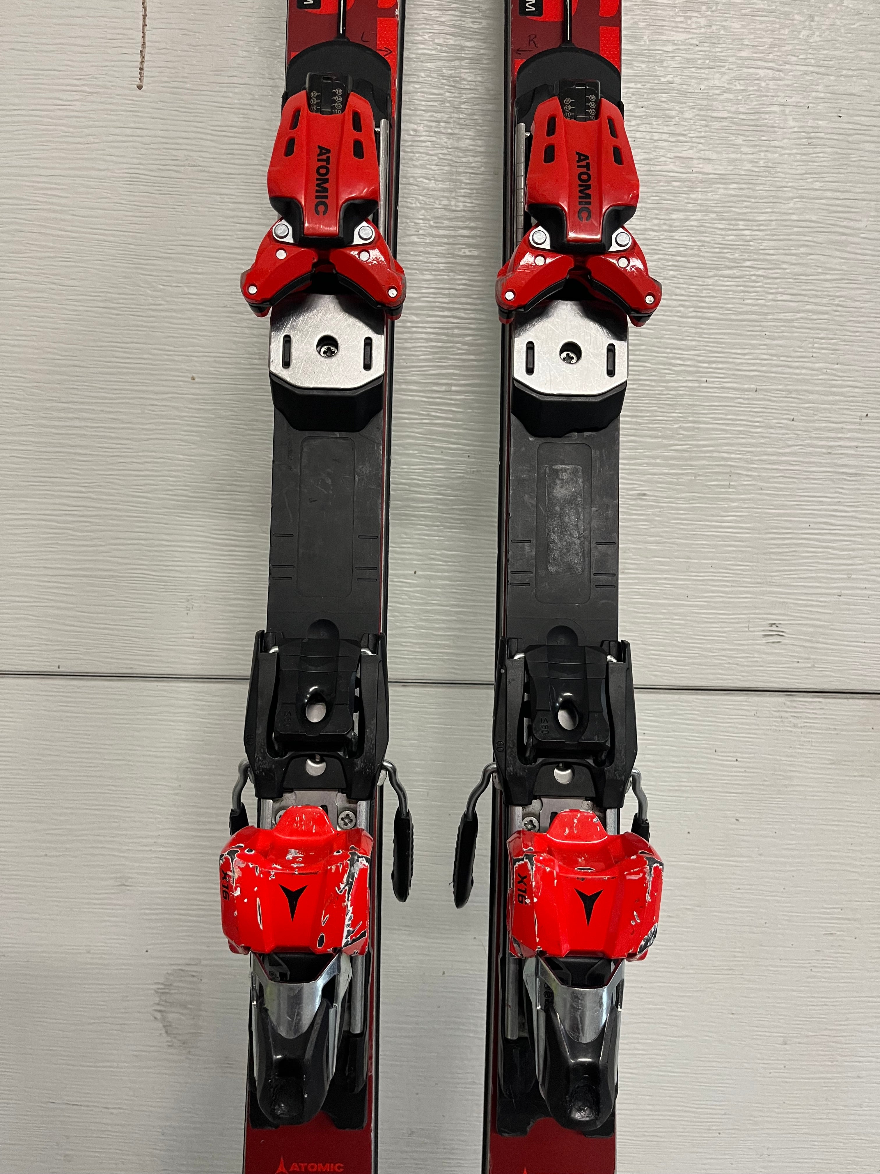Atomic Redster G9 176cm with X16 binding | SidelineSwap | Buy and