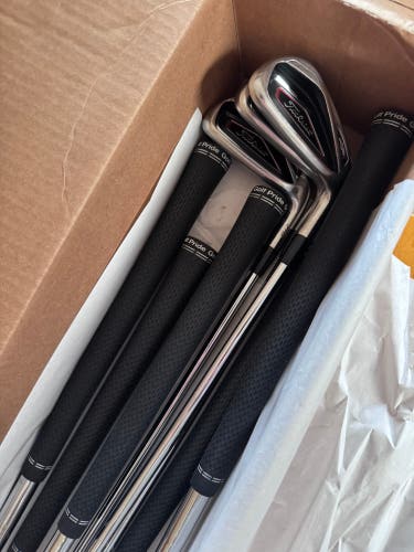 Men's 2016 Titleist 716 AP1 Right Handed Iron Set Regular Flex (8 Clubs) #4 - #9, PW, GW