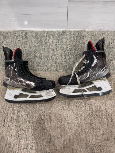 2021 Bauer Vapor Hyperlite Hockey Skates 8.5 (Used)