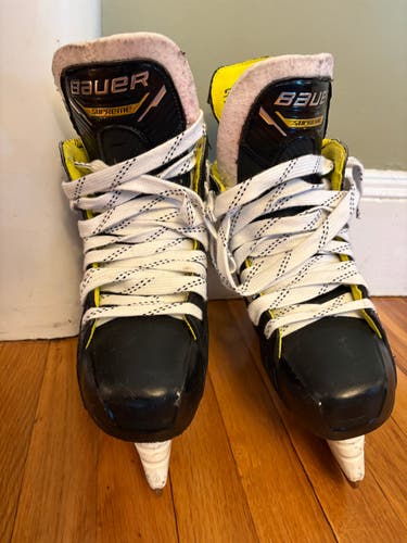 Black 2024 Bauer Supreme M4 Hockey Skates 8 (Used)