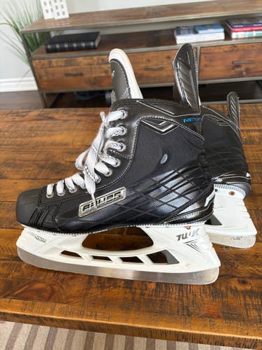 Black/Navy Bauer Nexus 7000 Hockey Skates Regular Width Pro Stock 9 (Used)