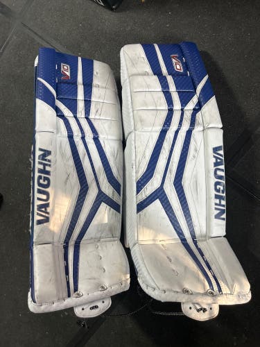 31" Vaughn Velocity V10 Goalie Leg Pads - great shape! FREE Shipping USA