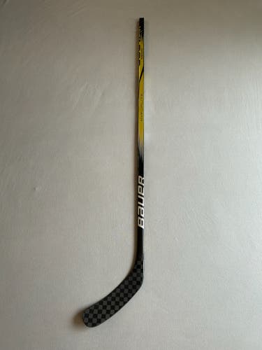 New 87 Flex P92M Bauer Vapor Hyperlite 2 Right Hand Pro Stock Hockey Stick - Gold