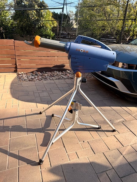 ZOOKA ZS 740 Pitching Machine