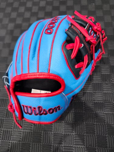 Wilson RH A2000 Baseball Glove 11" (New)