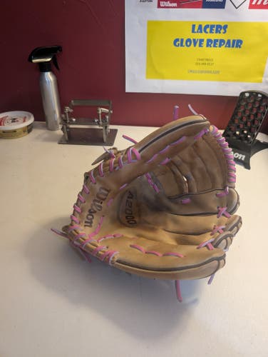 Pitcher's RH Wilson A2000 Baseball Glove 11.75" (Used)