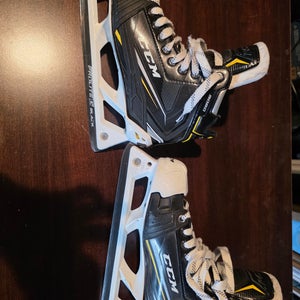 CCM Tacks 9080 Hockey Goalie Skates Regular Width Size 6 (Used)