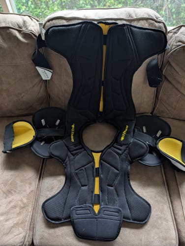 Senior XL Easton S19 Shoulder Pads (Used)