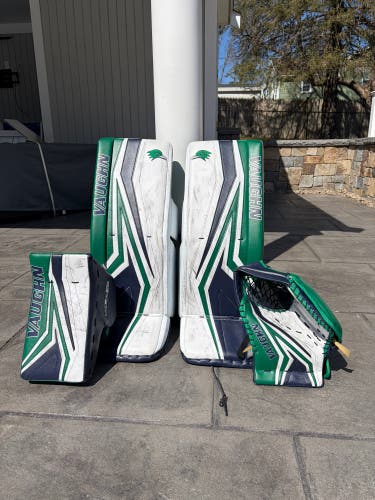 31" Vaughn SLR3 Pro Carbon Regular Goalie Full Set (Used)