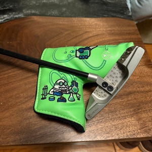 L.A.B. Golf Link 1 with limited release headcover and stock headcover