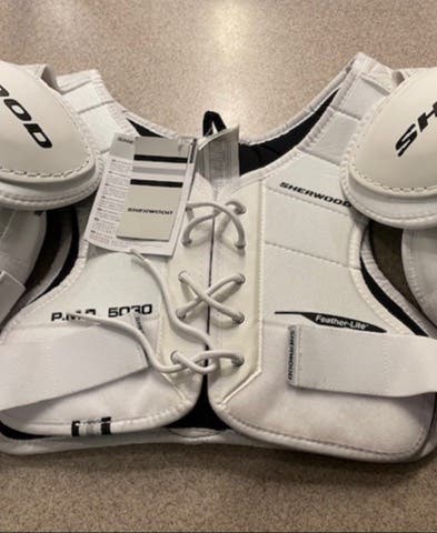 Sher-Wood 5030 HOF Shoulder Pads | Senior MED