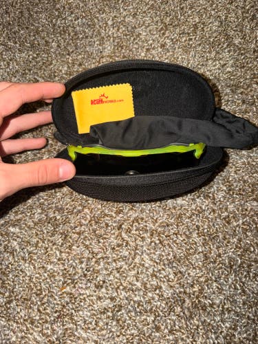 Unisex One Size Fits All Oakley Radar EV Sunglasses (Used)