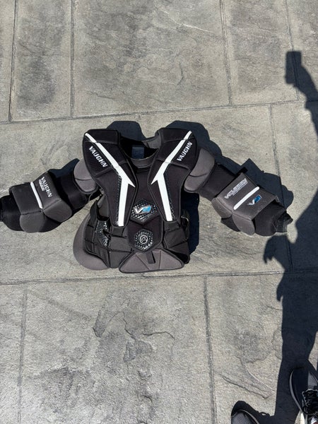 Small Vaughn Velocity V9 Goalie Chest Protector (Used)